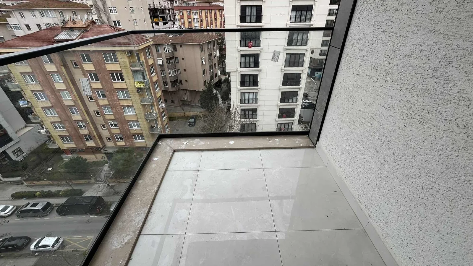 Kozyatağı Merkezi Konumda Geniş Kullanımlı Satılık 2+1 Daire