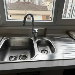 Kozyatağı Merkezi Konumda Geniş Kullanımlı Satılık 2+1 Daire
