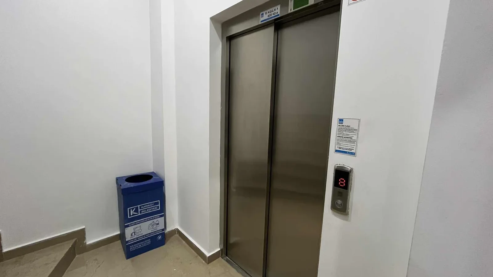 Kozyatağı Merkezi Konumda Geniş Kullanımlı Satılık 2+1 Daire