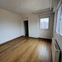 Kozyatağı Merkezi Konumda Geniş Kullanımlı Satılık 2+1 Daire