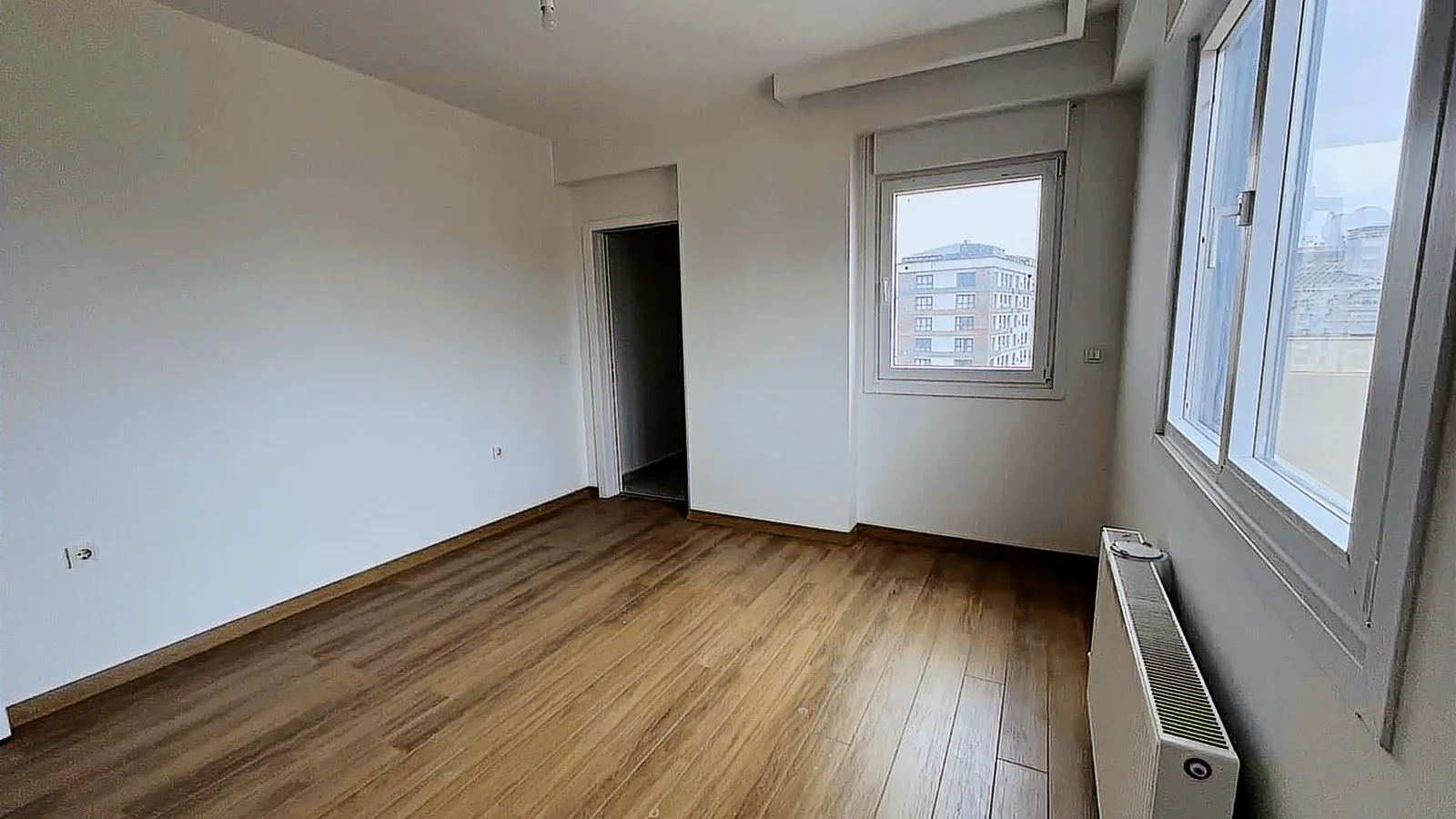 Kozyatağı Merkezi Konumda Geniş Kullanımlı Satılık 2+1 Daire