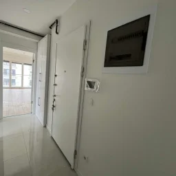 Kozyatağı Merkezi Konumda Geniş Kullanımlı Satılık 2+1 Daire
