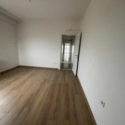 Kozyatağı Merkezi Konumda Geniş Kullanımlı Satılık 2+1 Daire