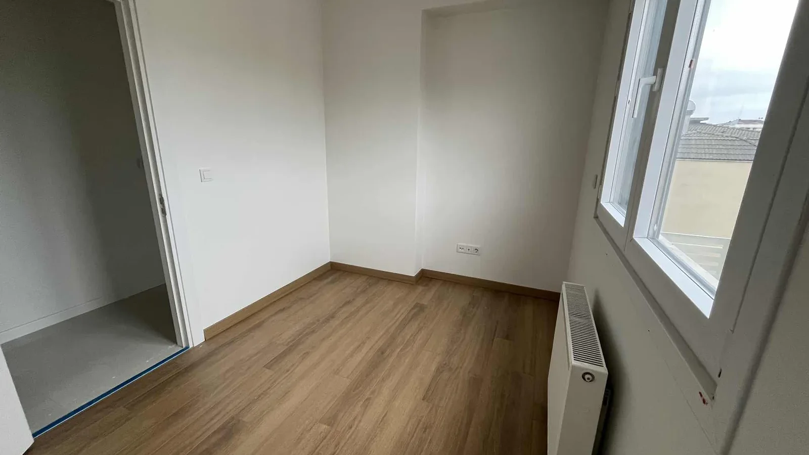 Kozyatağı Merkezi Konumda Geniş Kullanımlı Satılık 2+1 Daire