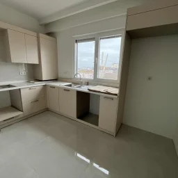 Kozyatağı Merkezi Konumda Geniş Kullanımlı Satılık 2+1 Daire