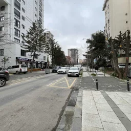Kozyatağı Merkezi Konumda Geniş Kullanımlı Satılık 2+1 Daire