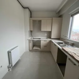 Kozyatağı Merkezi Konumda Geniş Kullanımlı Satılık 2+1 Daire