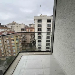 Kozyatağı Merkezi Konumda Geniş Kullanımlı Satılık 2+1 Daire