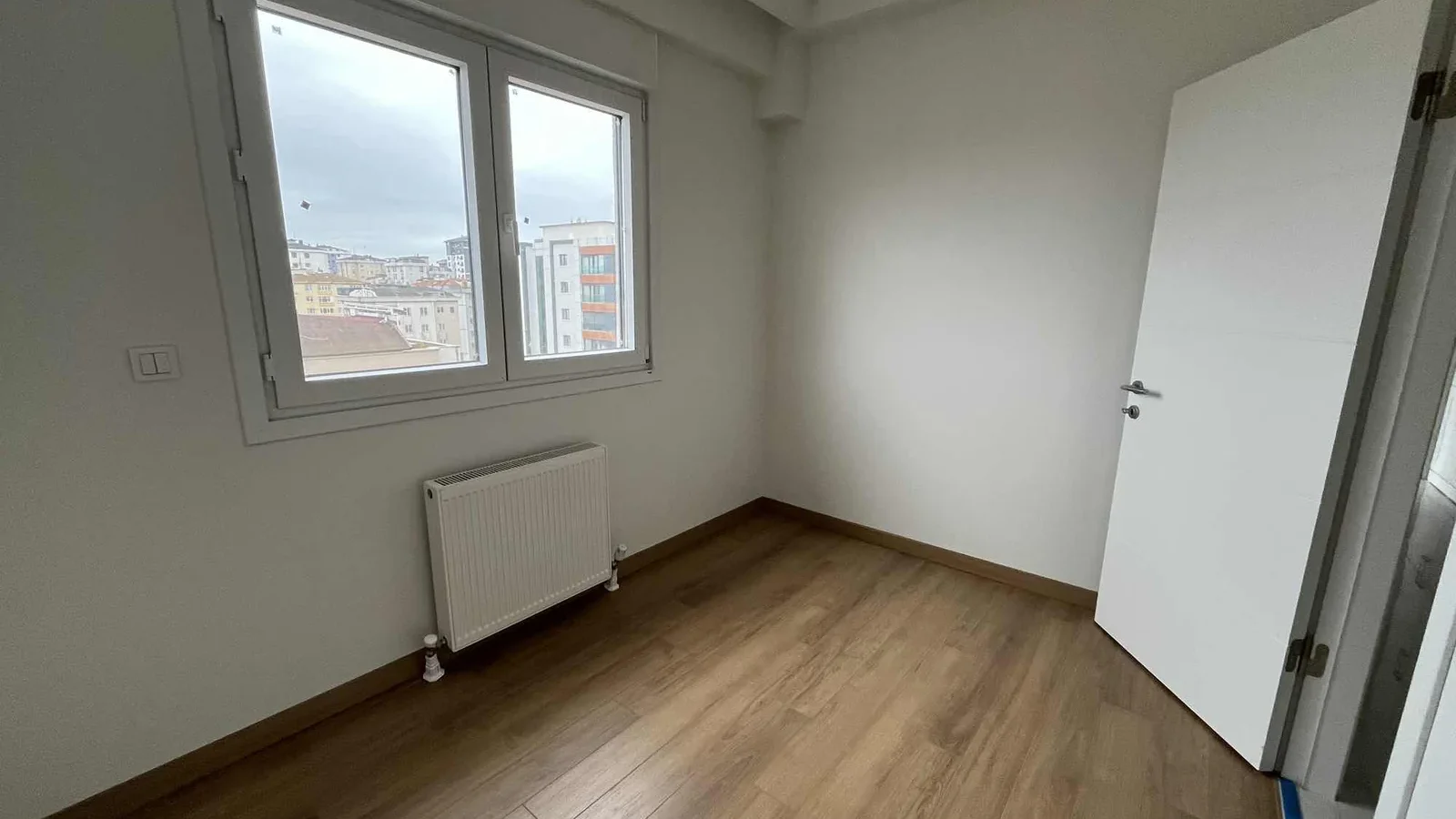 Kozyatağı Merkezi Konumda Geniş Kullanımlı Satılık 2+1 Daire