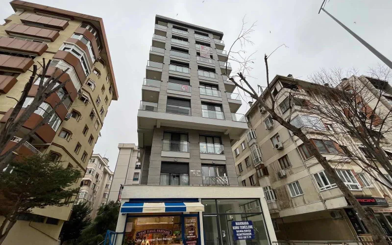 Kozyatağı Merkezi Konumda Geniş Kullanımlı Satılık 2+1 Daire