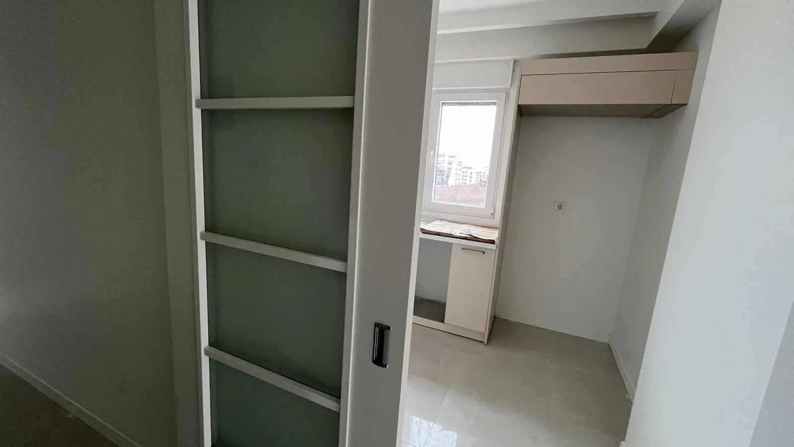 Kozyatağı Merkezi Konumda Geniş Kullanımlı Satılık 2+1 Daire