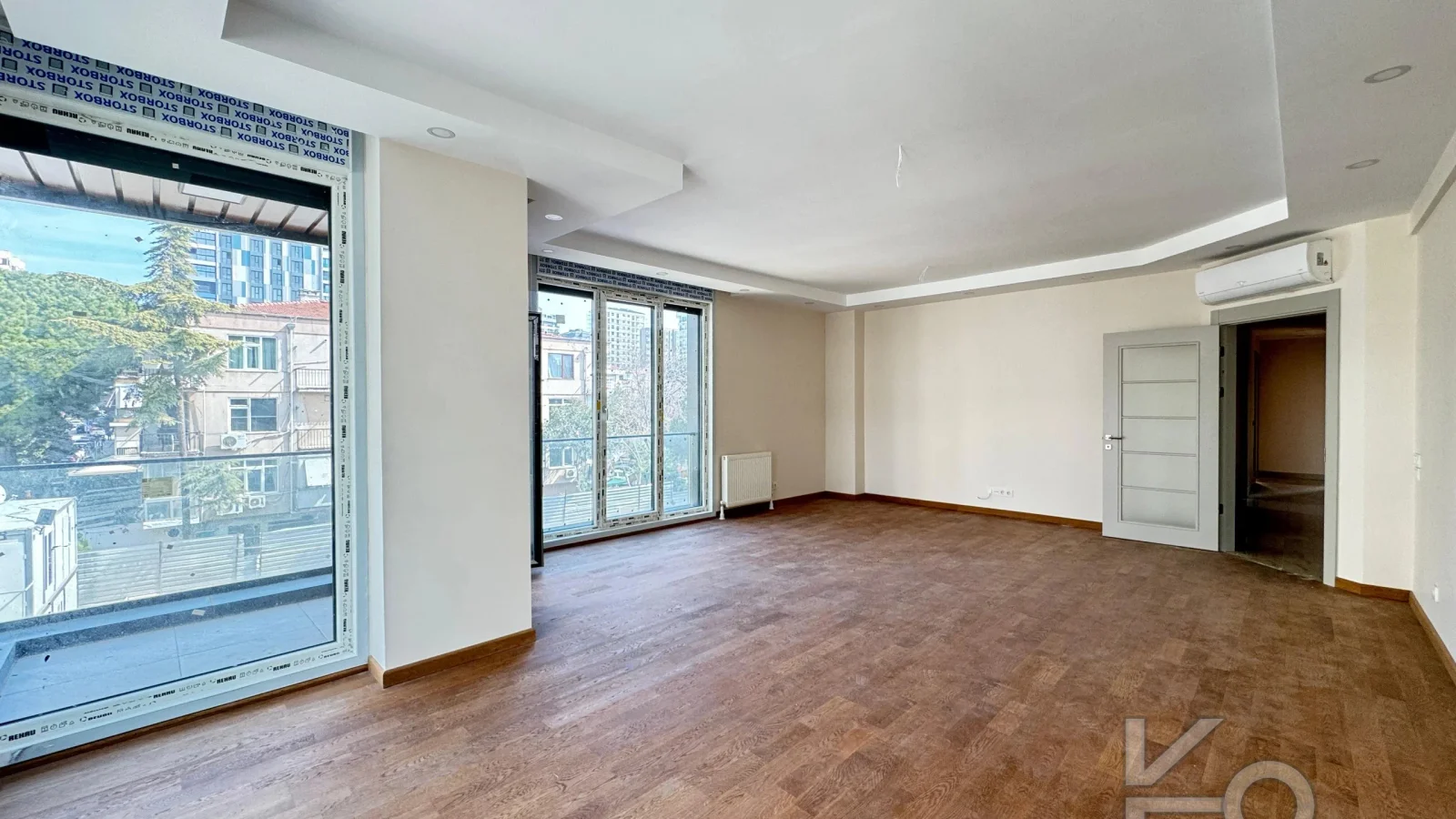 Academy Caddebostan İskele Sokak İş Yeri̇ne Uygun Balkonlu 120m2 Net 3+1 Sifir Bi̇na