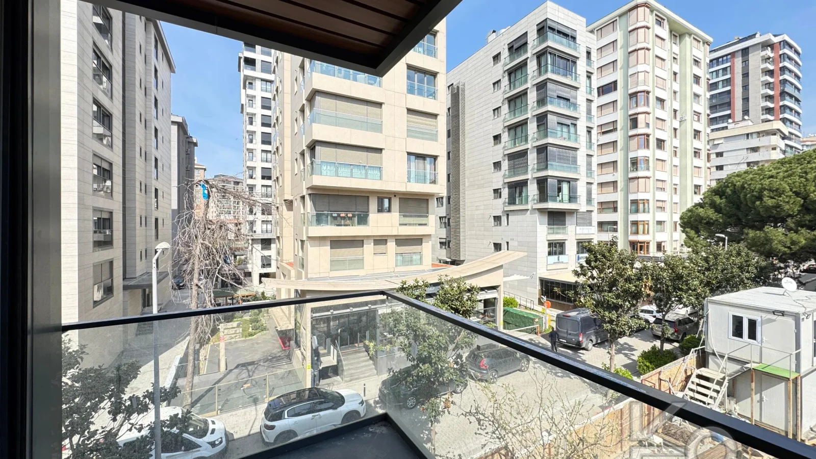 Academy Caddebostan İskele Sokak İş Yeri̇ne Uygun Balkonlu 120m2 Net 3+1 Sifir Bi̇na