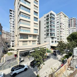 Academy Caddebostan İskele Sokak İş Yeri̇ne Uygun Balkonlu 120m2 Net 3+1 Sifir Bi̇na