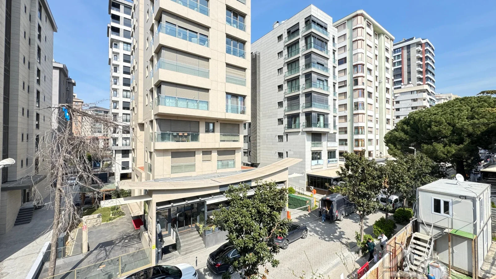 Academy Caddebostan İskele Sokak İş Yeri̇ne Uygun Balkonlu 120m2 Net 3+1 Sifir Bi̇na