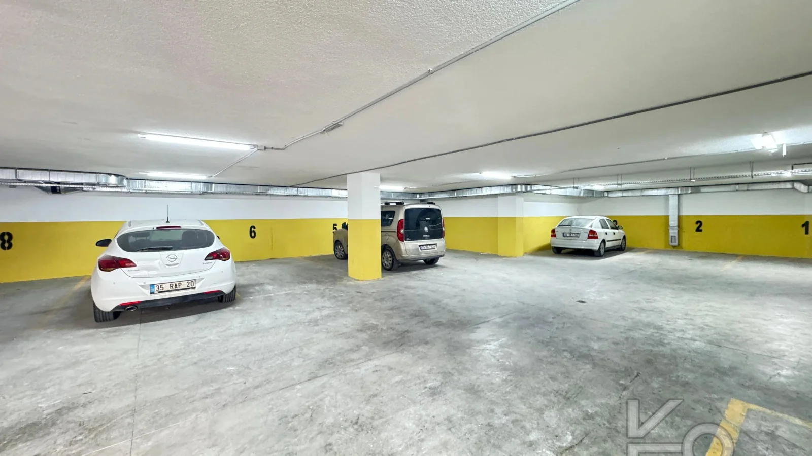 Academy Caddebostan İskele Sokak İş Yeri̇ne Uygun Balkonlu 120m2 Net 3+1 Sifir Bi̇na