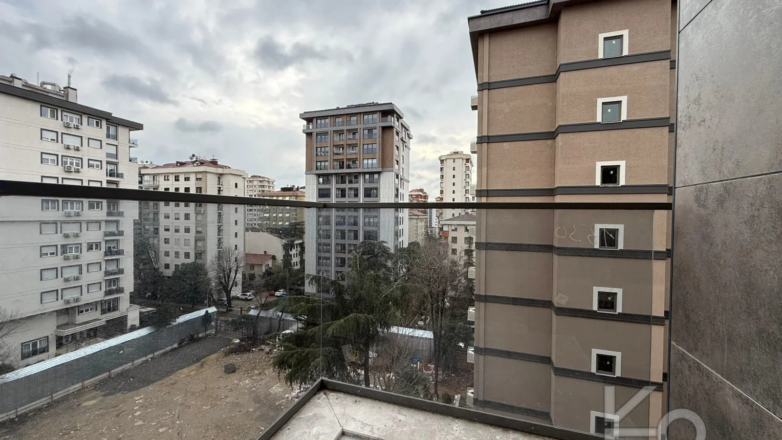 Laci̇vert Cadde Caddebostan Oturuma Hazir Balkonlu 3+1 95 M²net