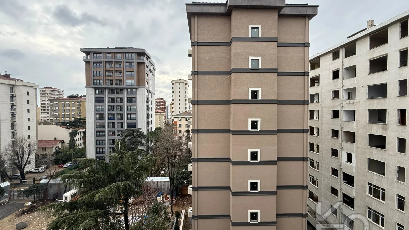Laci̇vert Cadde Caddebostan Oturuma Hazir Balkonlu 3+1 95 M²net