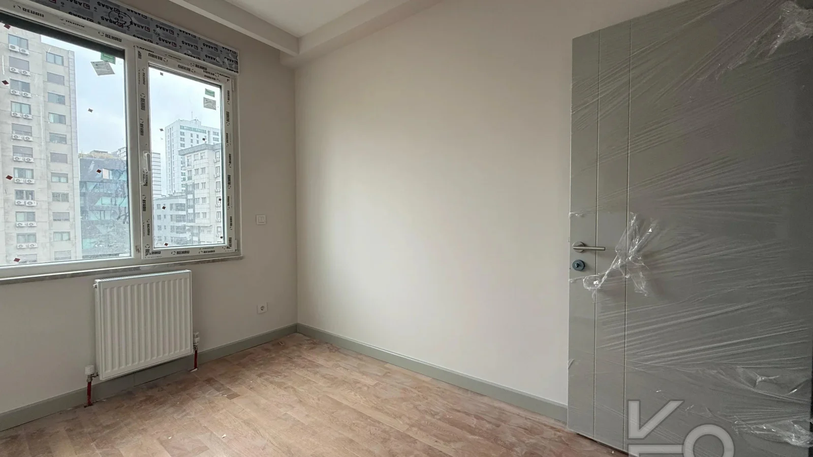 Laci̇vert Cadde Caddebostan Oturuma Hazir Balkonlu 3+1 95 M²net