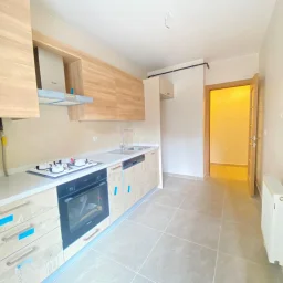 Lacivertcadde Gayrimenkul Erenköyde Divanın Sokağında 2+1 80 M² Net