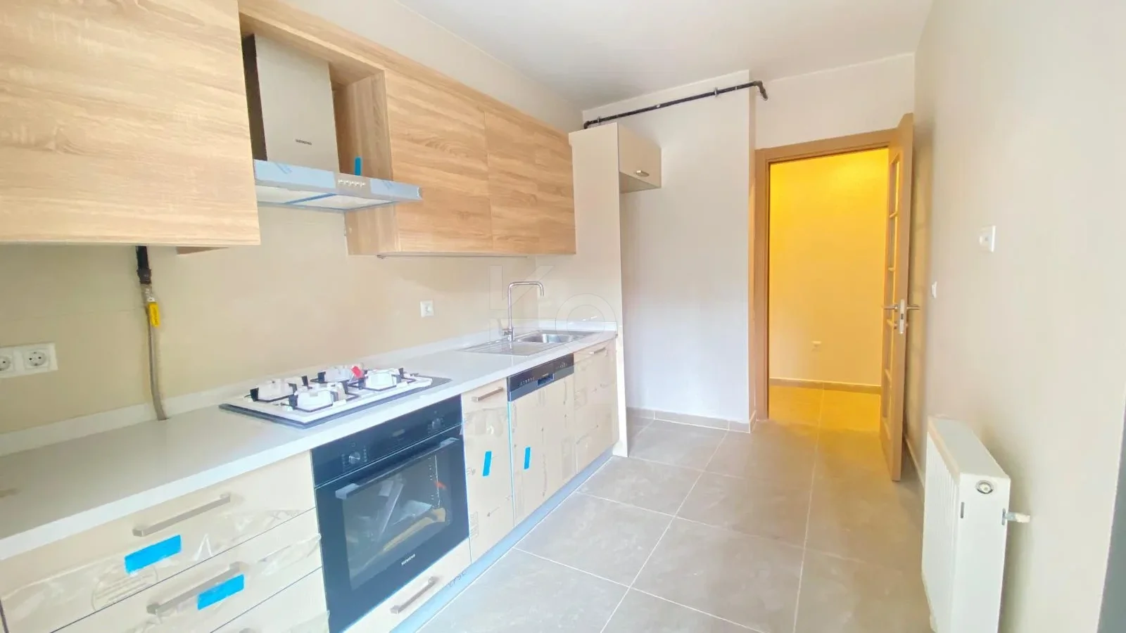 Lacivertcadde Gayrimenkul Erenköyde Divanın Sokağında 2+1 80 M² Net