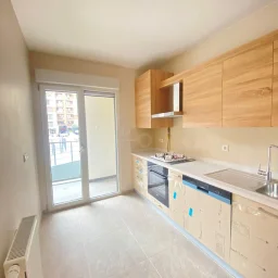Lacivertcadde Gayrimenkul Erenköyde Divanın Sokağında 2+1 80 M² Net