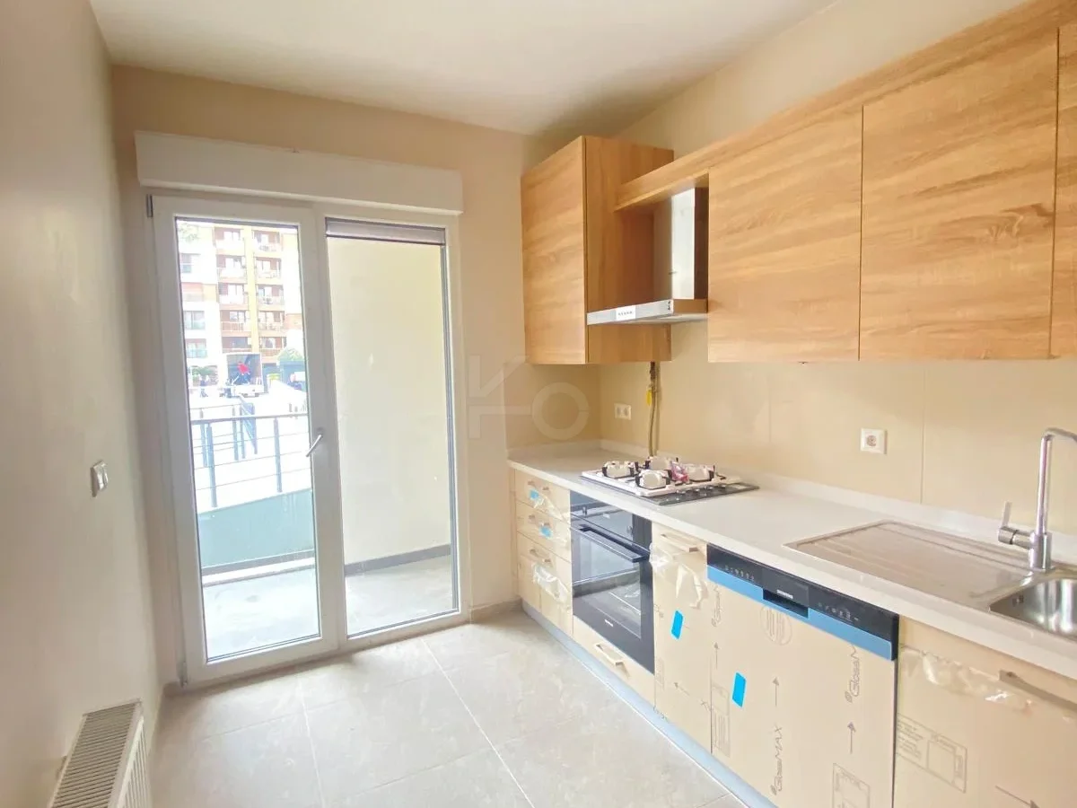 Lacivertcadde Gayrimenkul Erenköyde Divanın Sokağında 2+1 80 M² Net