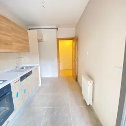 Lacivertcadde Gayrimenkul Erenköyde Divanın Sokağında 2+1 80 M² Net