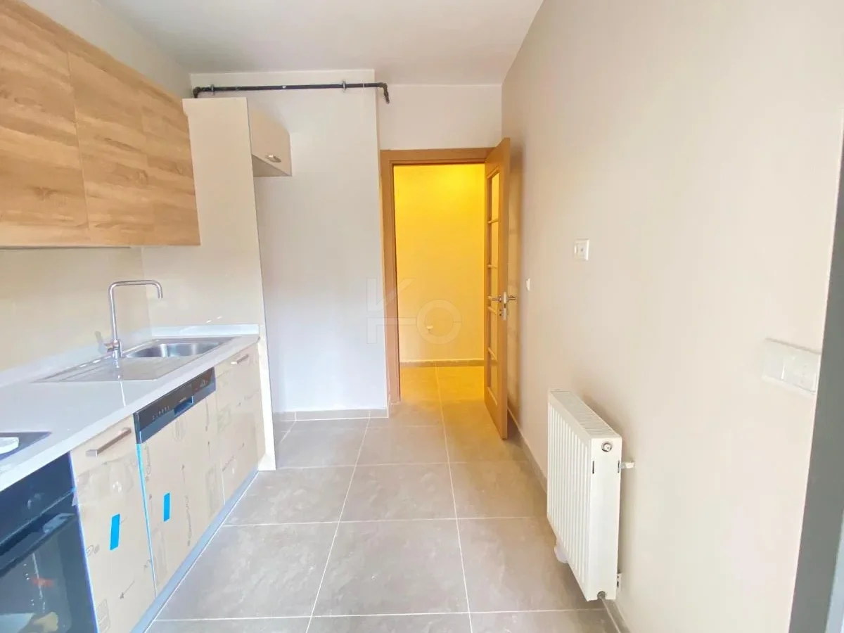 Lacivertcadde Gayrimenkul Erenköyde Divanın Sokağında 2+1 80 M² Net