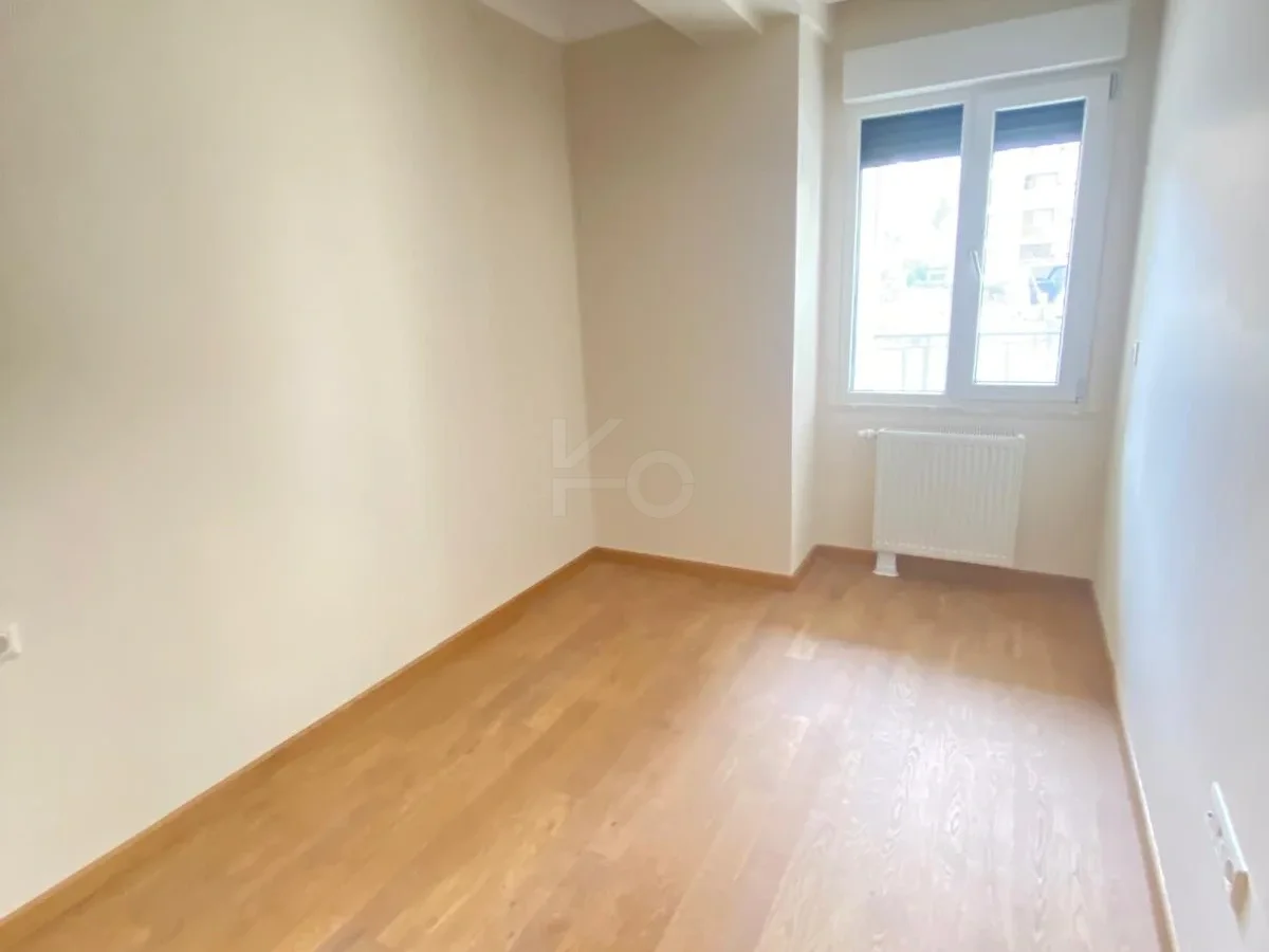 Lacivertcadde Gayrimenkul Erenköyde Divanın Sokağında 2+1 80 M² Net