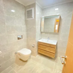 Lacivertcadde Gayrimenkul Erenköyde Divanın Sokağında 2+1 80 M² Net