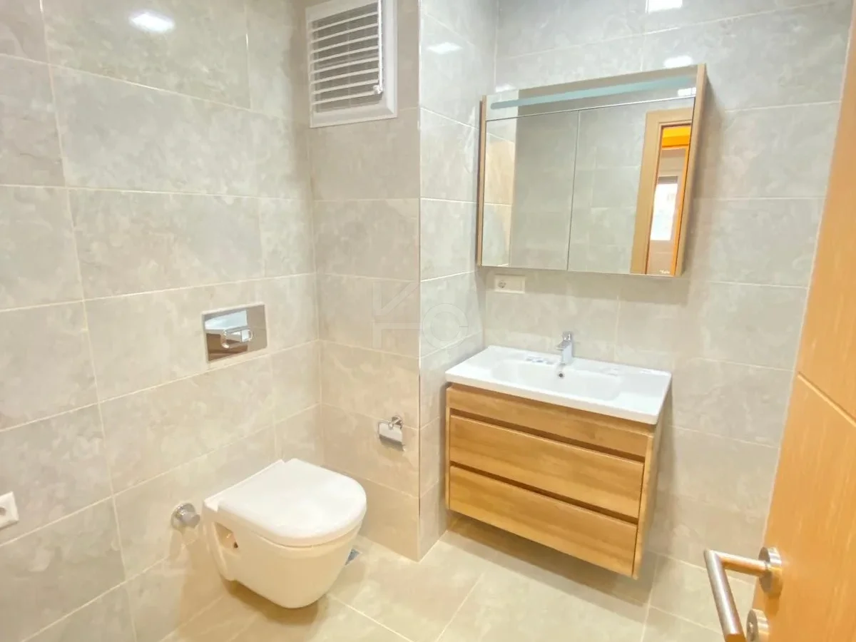 Lacivertcadde Gayrimenkul Erenköyde Divanın Sokağında 2+1 80 M² Net