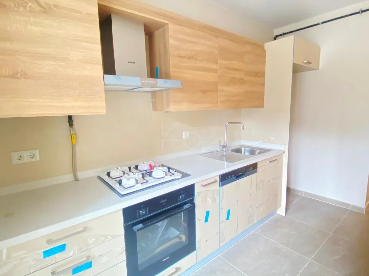 Lacivertcadde Gayrimenkul Erenköyde Divanın Sokağında 2+1 80 M² Net