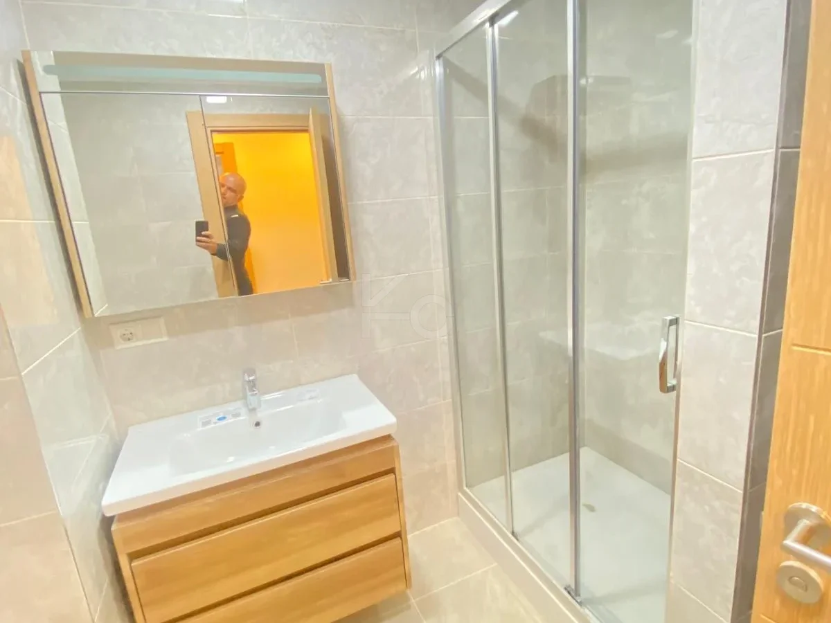 Lacivertcadde Gayrimenkul Erenköyde Divanın Sokağında 2+1 80 M² Net