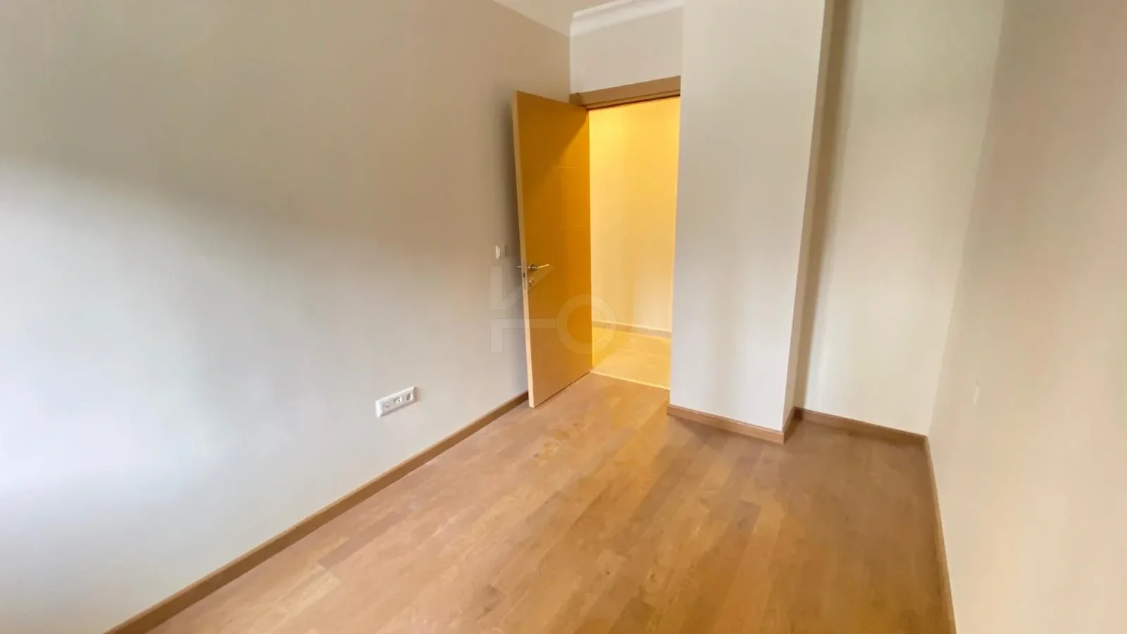 Lacivertcadde Gayrimenkul Erenköyde Divanın Sokağında 2+1 80 M² Net