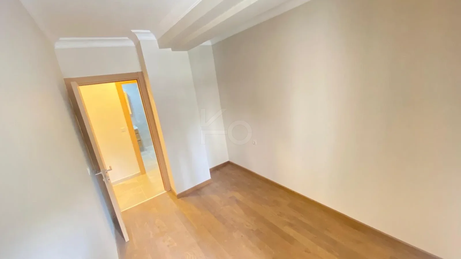 Lacivertcadde Gayrimenkul Erenköyde Divanın Sokağında 2+1 80 M² Net