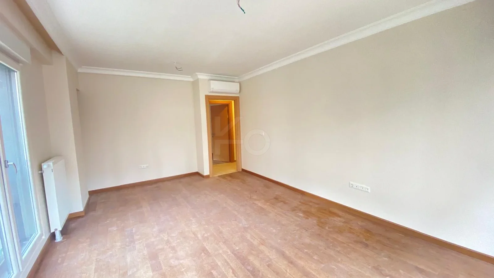 Lacivertcadde Gayrimenkul Erenköyde Divanın Sokağında 2+1 80 M² Net