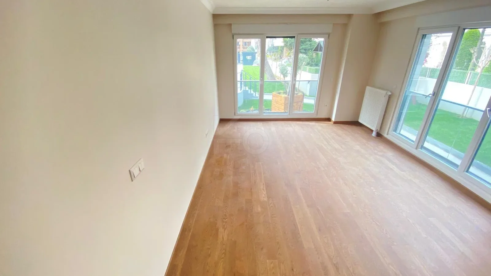 Lacivertcadde Gayrimenkul Erenköyde Divanın Sokağında 2+1 80 M² Net