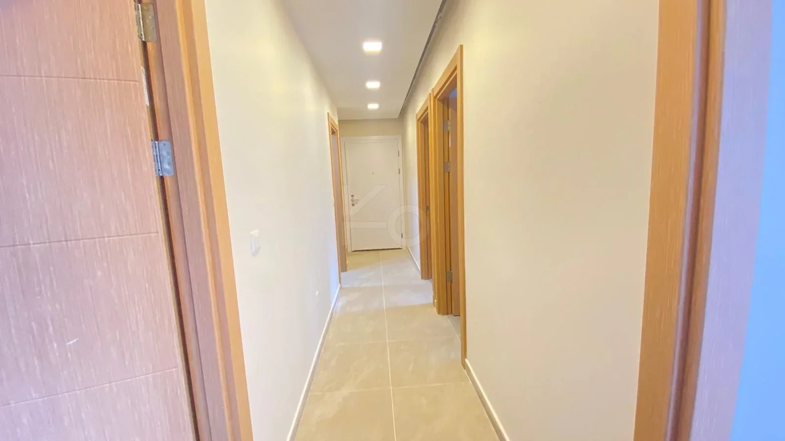 Lacivertcadde Gayrimenkul Erenköyde Divanın Sokağında 2+1 80 M² Net