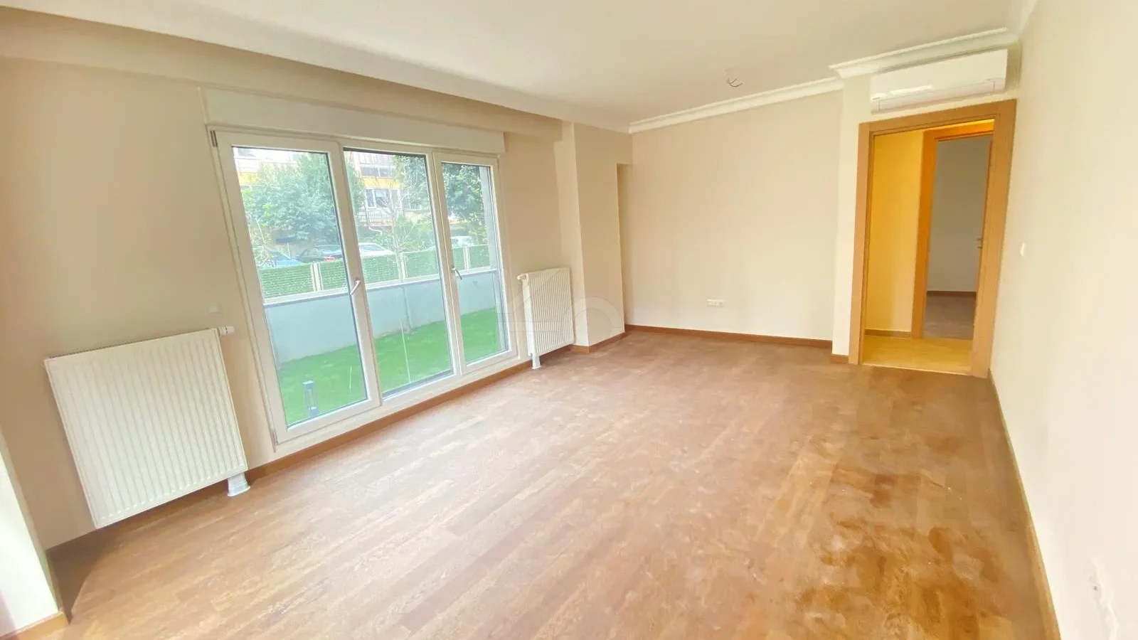 Lacivertcadde Gayrimenkul Erenköyde Divanın Sokağında 2+1 80 M² Net