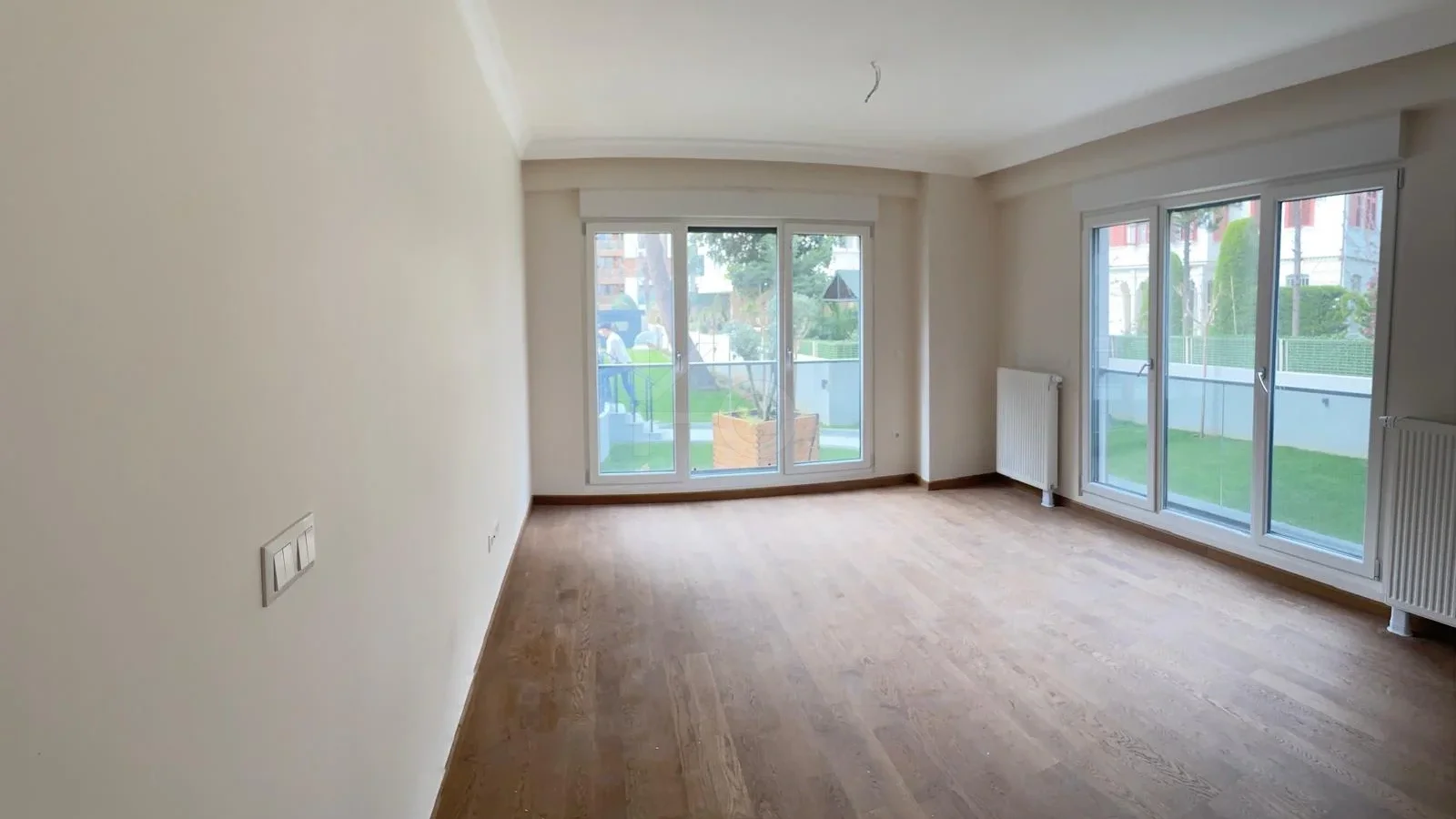 Lacivertcadde Gayrimenkul Erenköyde Divanın Sokağında 2+1 80 M² Net