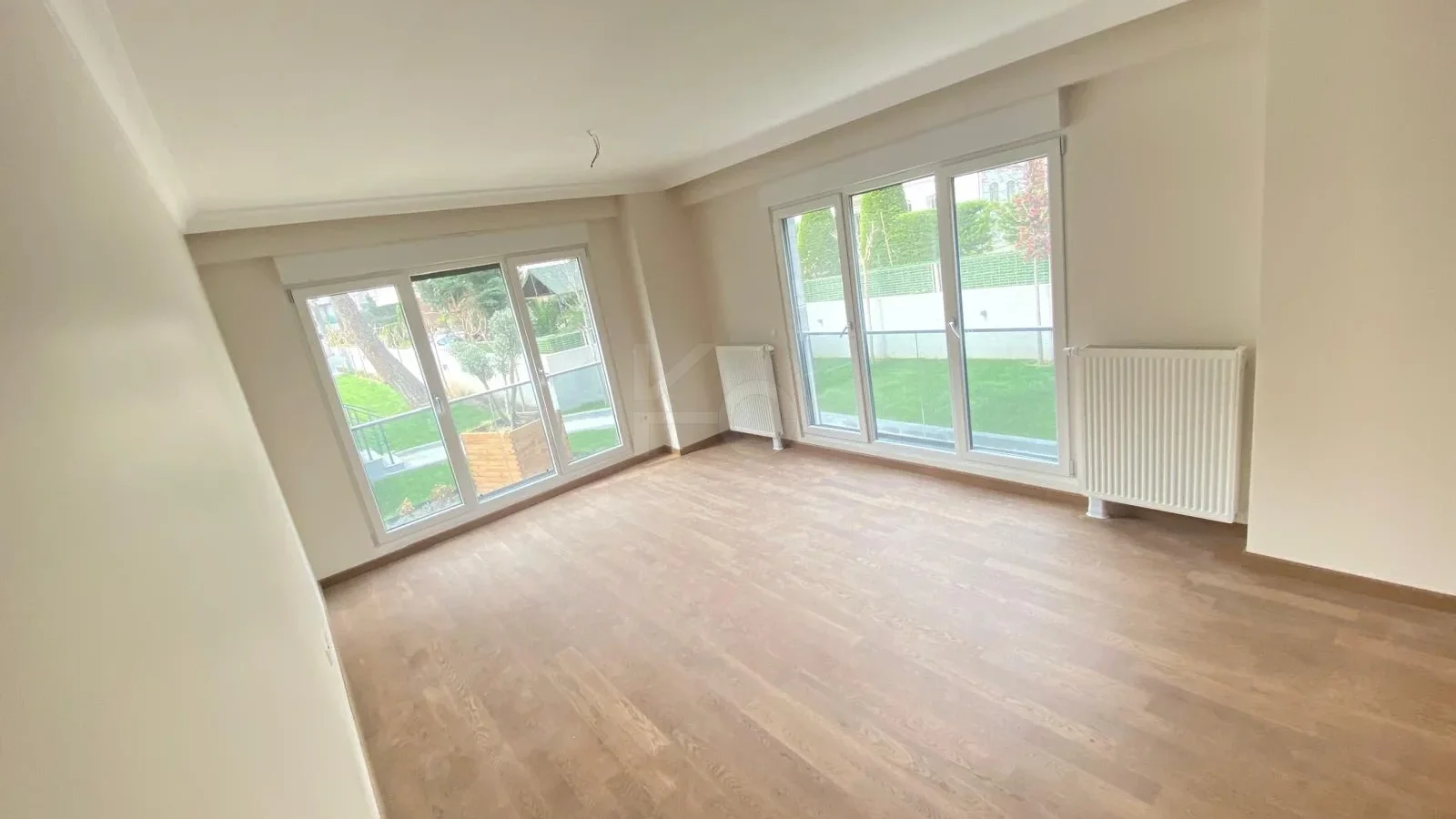 Lacivertcadde Gayrimenkul Erenköyde Divanın Sokağında 2+1 80 M² Net
