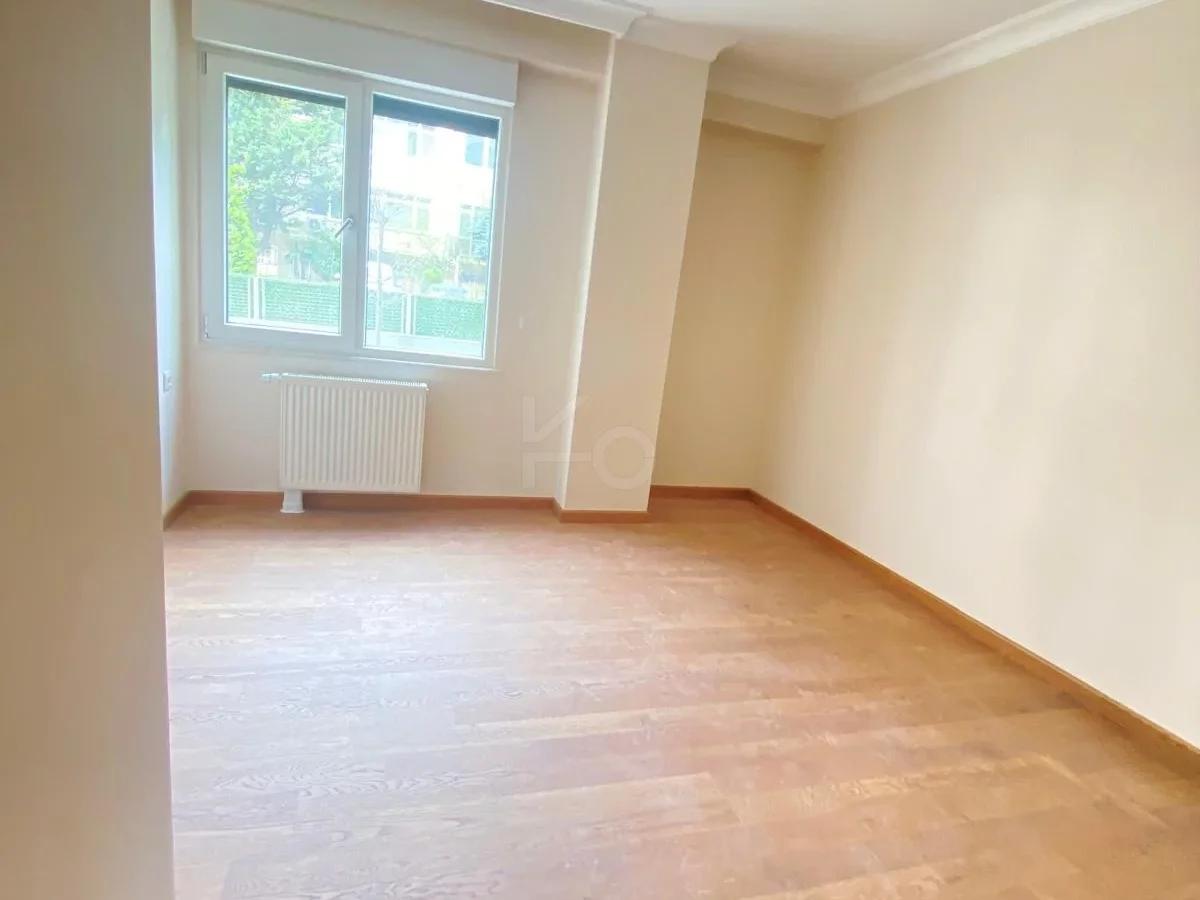 Lacivertcadde Gayrimenkul Erenköyde Divanın Sokağında 2+1 80 M² Net