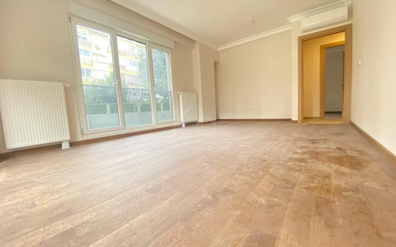 Lacivertcadde Gayrimenkul Erenköyde Divanın Sokağında 2+1 80 M² Net
