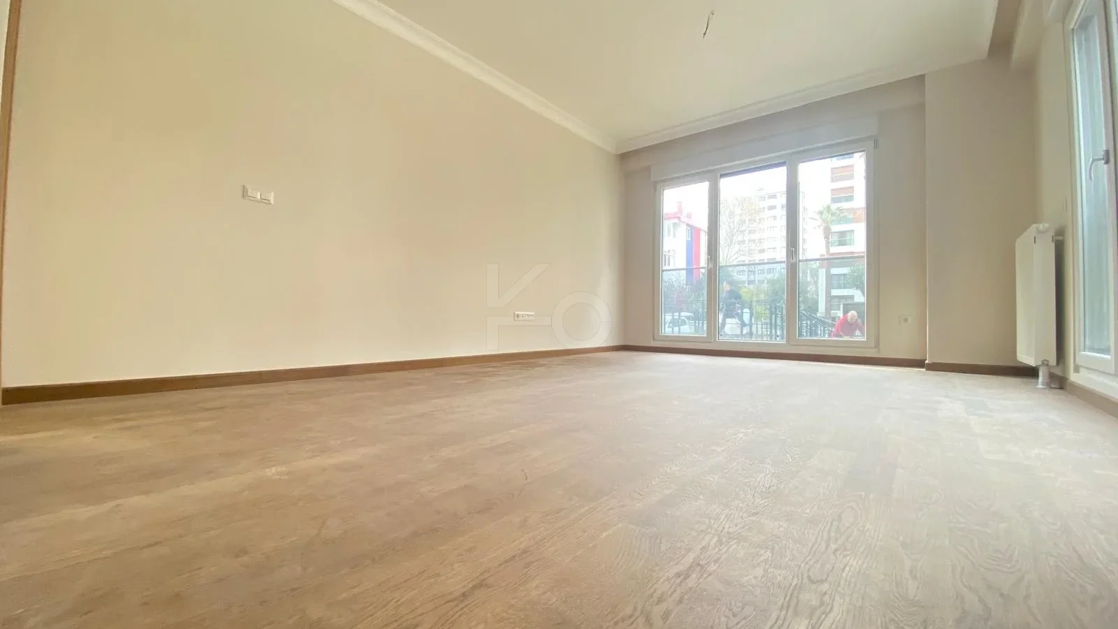 Lacivertcadde Gayrimenkul Erenköyde Divanın Sokağında 2+1 80 M² Net