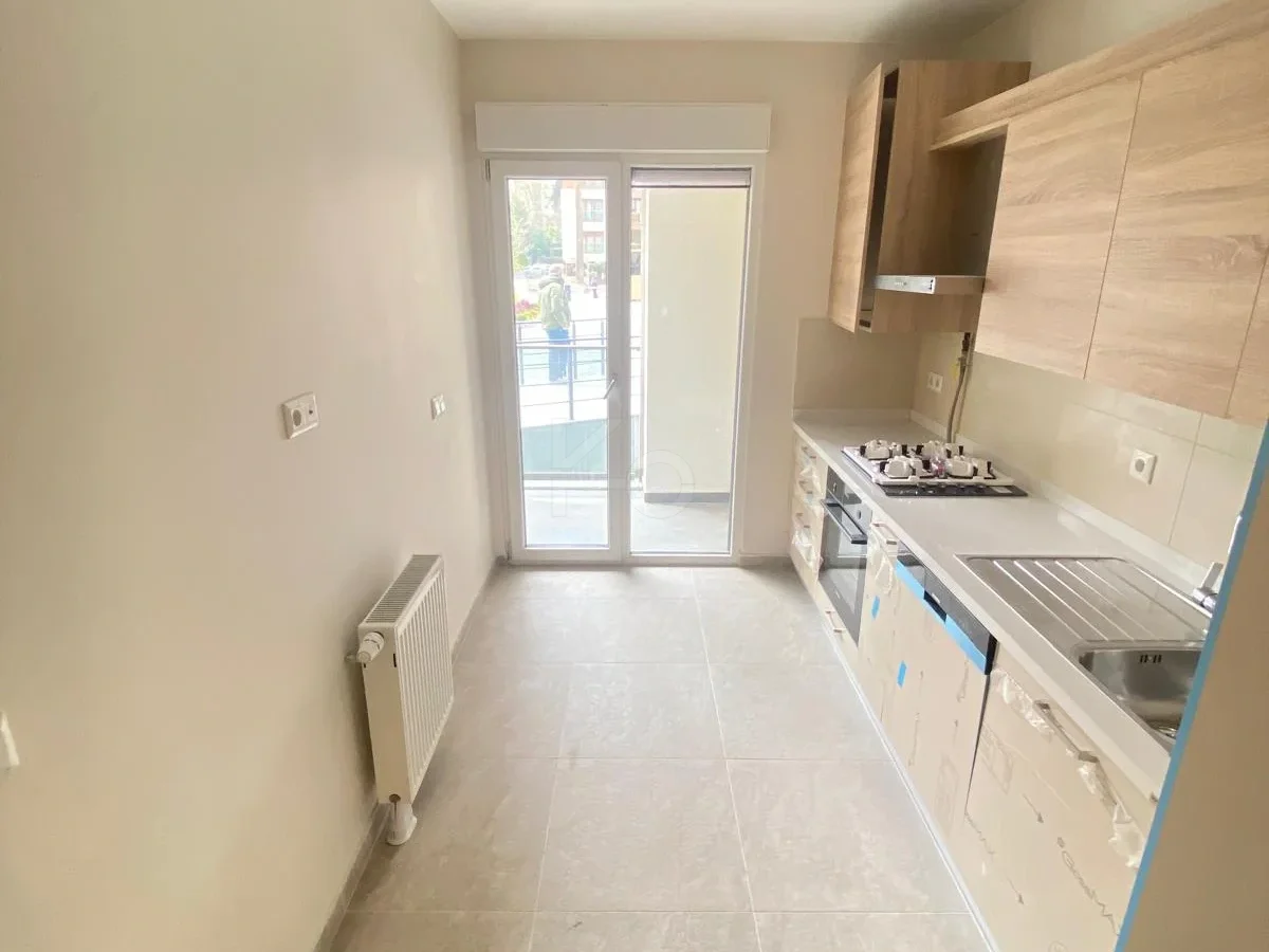 Lacivertcadde Gayrimenkul Erenköyde Divanın Sokağında 2+1 80 M² Net