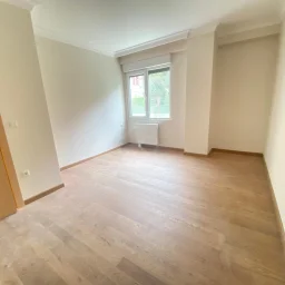 Lacivertcadde Gayrimenkul Erenköyde Divanın Sokağında 2+1 80 M² Net