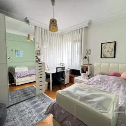 Laci̇vert Cadde Tevfi̇k Paşa Sok. 130 M² Net 4+1 3 Balkonlu Dai̇re