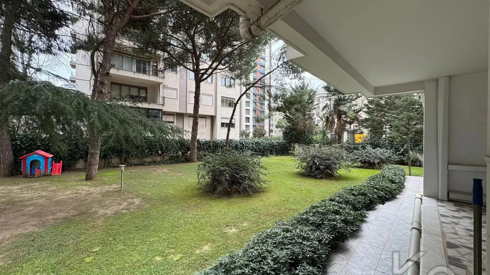 Laci̇vert Cadde Tevfi̇k Paşa Sok. 130 M² Net 4+1 3 Balkonlu Dai̇re