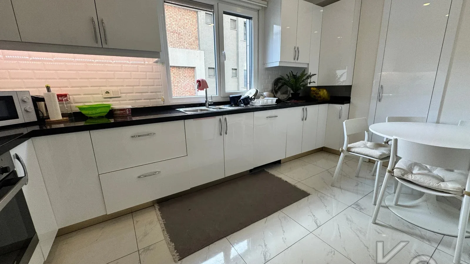 Lacivert Cadde Caddebostan Plajyolunda Yeni Binada Deniz Manzaralı 115m² Net 3+1